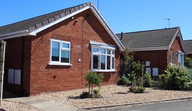 2 Bed House - Sleeps 4 - Pets - Garden - Parking