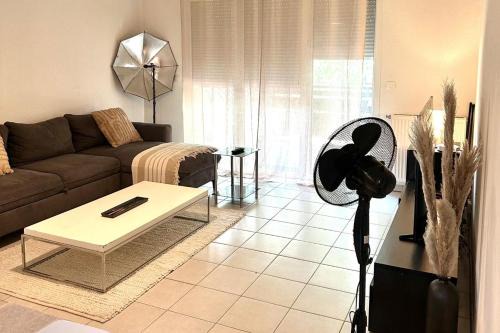 2-Bed House Sleeps 6 15 mins to Toulouse