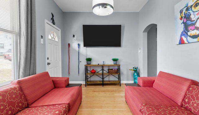 2 Bed House★Short/Long Term Stays★Backyard★W/D