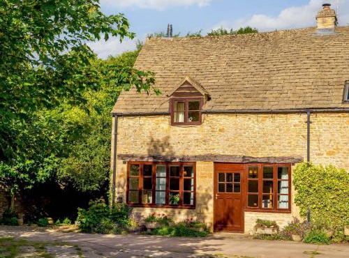 2 bed in Cirencester 48925