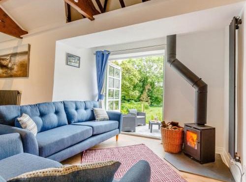 2 Bed in Lower Treluswell 78620