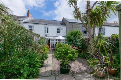 2 Bed in Mousehole oc-threeb