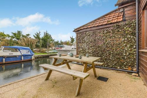 2 Bed in Smallburgh oc-h33734