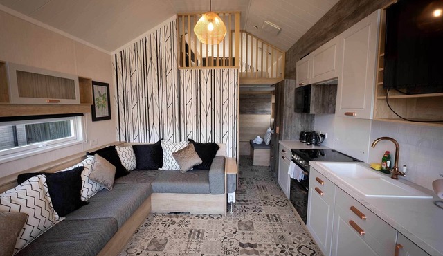 2 Bed Inverness - Sleeps 4 - Parking - Wifi