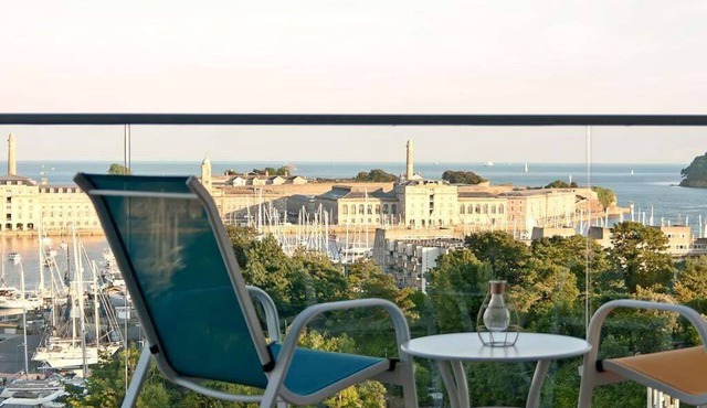 2 Bed - Leeward House by Pureserviced