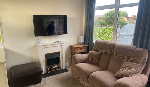 2 Bed Lodge Sleeps 4- Pets, Parking, 2min to Beach