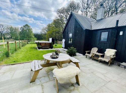 2 bed lodge with private hot tub in Aviemore