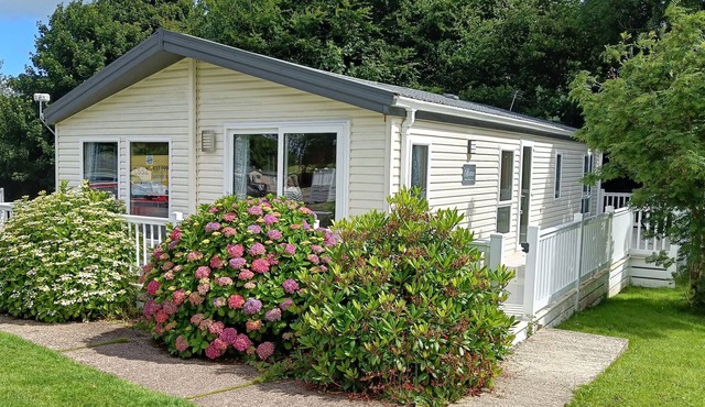 2-Bed Luxury Lodge at Bideford Bay within walking distance of Clovelly