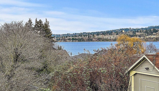 2 Bed MIL unit with Lake Washington views
