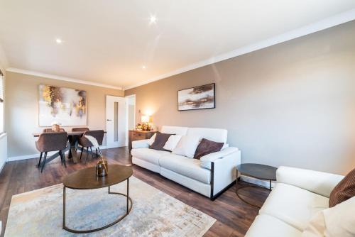 2 Bed Modern Bungalow in Darwen, Garden & Parking