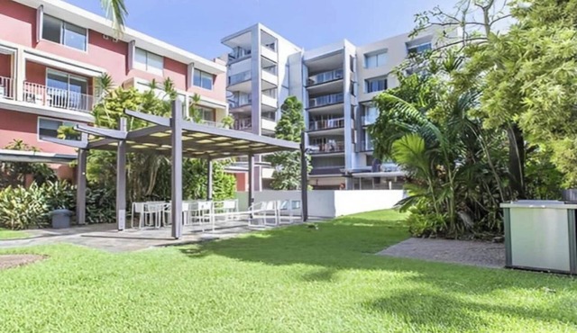 2-Bed Near Brisbane CBD with Pool, Sauna & BBQ