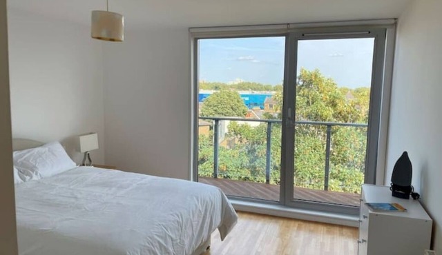 2-Bed Penthouse in Hackney