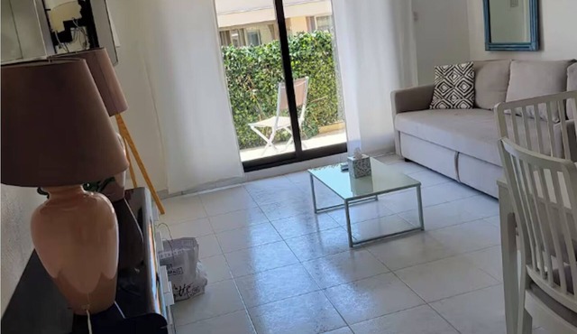 2 Bed Perfect Location w Parking in Beaulieu