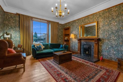 2 bed period Victorian property in historic town