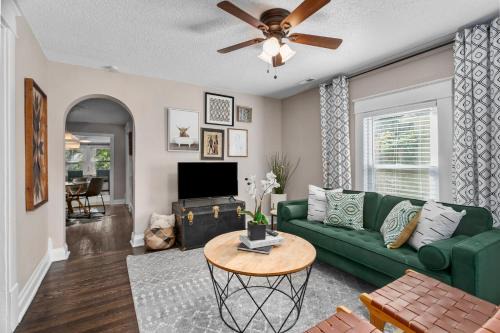 2-Bed Retreat Near KU Med WFenced Yard 32