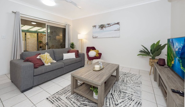 2 bed room unit in Kirwan