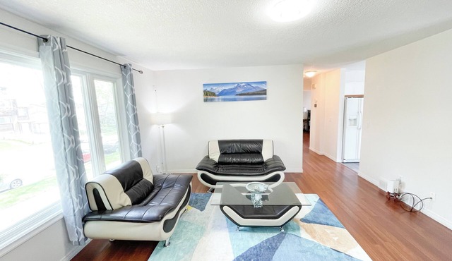 2 Bed rooms, 3 beds with garage for a cozy stay in Calgary