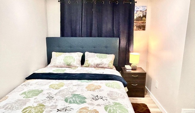 2 Bed rooms|Private entrance|Free Parking|Self-Check-in into our Upscale Haven.