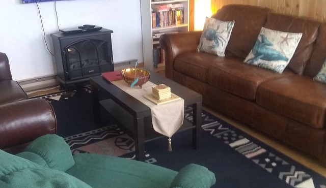 2 bed sea view cottage, pet friendly, short walk to beach for kids & swimming