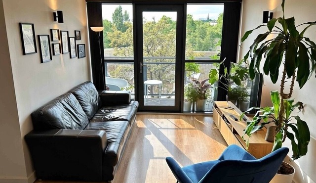 2 Bed Sheffield City Centre Apartment & Balcony