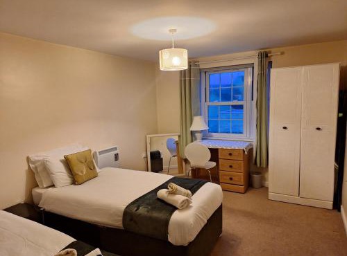 2 Bed - Sleeps 4 - Free Parking