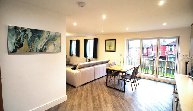 2 Bed, Sleeps 4, Pet Friendly, Free Parking