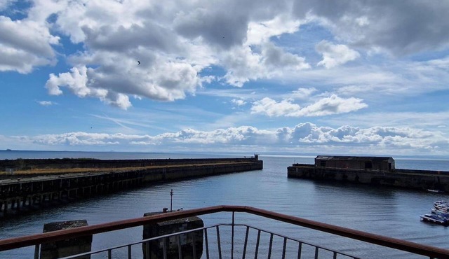 2 Bed-Sleeps 5-Parking-Sea View