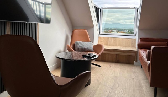 2-bed - Sleeps 6 - Pet Friendly With Free Parking