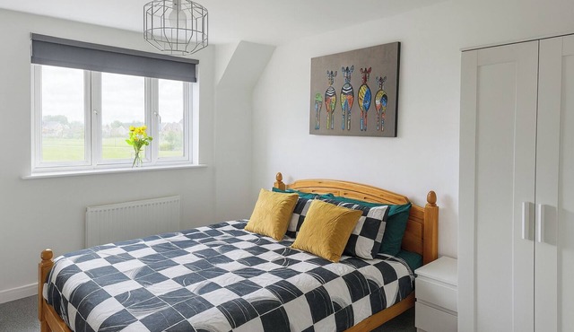 2 Bed-Sleeps 7-Free Parking-Balcony