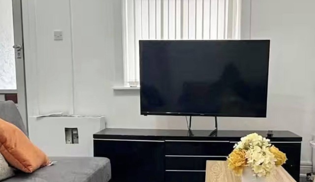 2-Bed - Sleeps 6 - Free Parking