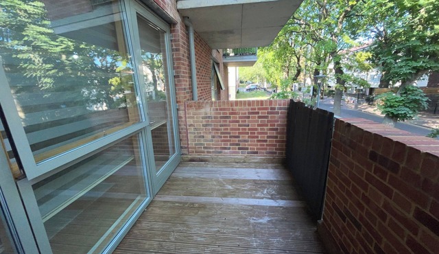 2 Bed-sleeps4-parking-balcony-nearcitycentre