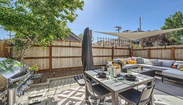 2 Bed Sunny Retreat, Home Office, Backyard 30 Day