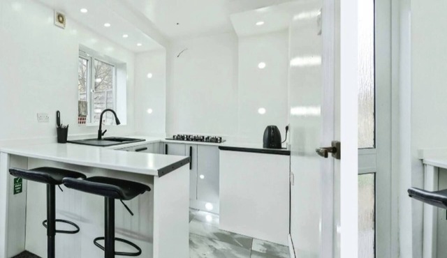 2 Bed Terrace House with modern touch