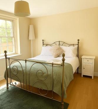 2 bed Town Apartment