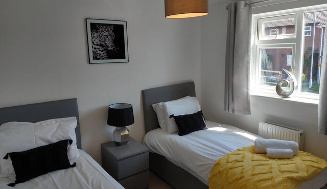 2 bed town house in Stamford 10 minute walk to the town center