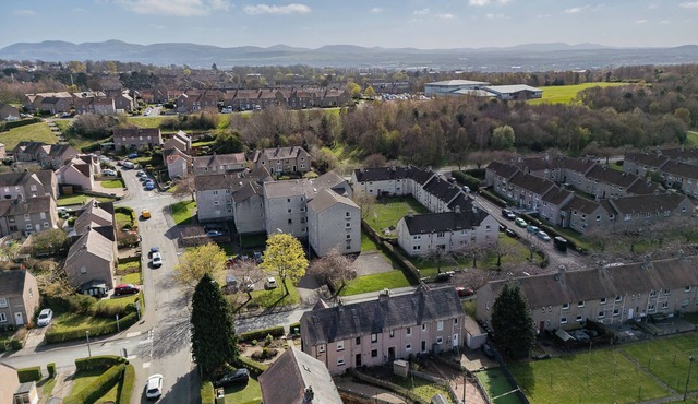 2-Bed Townhouse | Free Parking | Near City