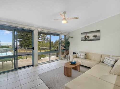 2-Bed Townhouse with Outdoor Area