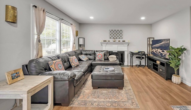 2 BED, Tv, Moroccan Style, kids essentials, Walk to Golf, close to shopping
