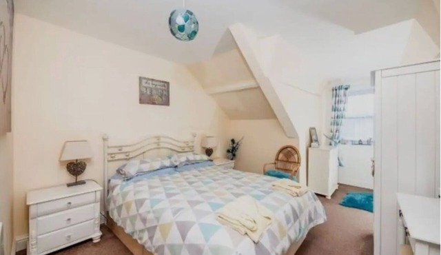 2 Bed Victorian Flat near Seafront, Central Penzance