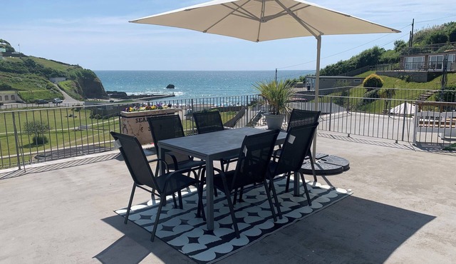 2 bed Villa, Large terrace with breath taking views only 3 minutes to the beach!