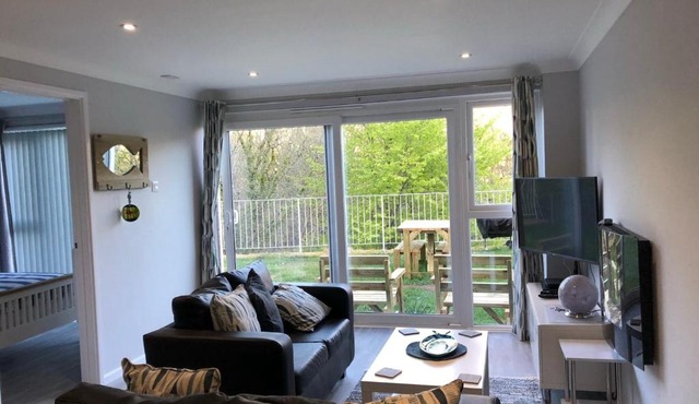 2 Bed Villa Sleeps 4 - Wifi Garden Sea Views