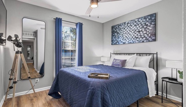 2 Bed w/Fenced Yard * Dog Friendly * Fox Den E