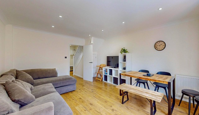 2 Bed w/Garden & Free Parking near the Thames