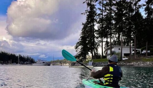 2 bed w/loft, Keyport beach a block away w/kayak