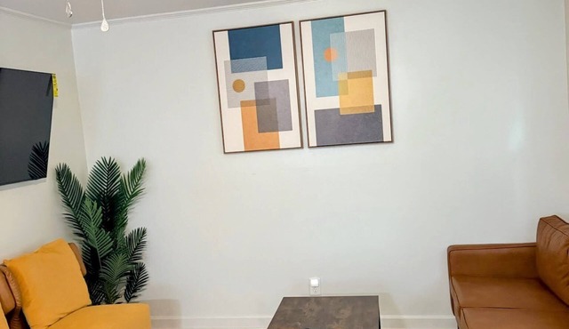 2 Bed Walk to Duke! SuperHost - B