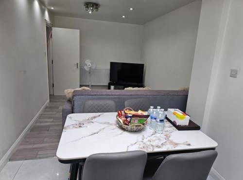 2-Bed with Grdn Retreat Parking