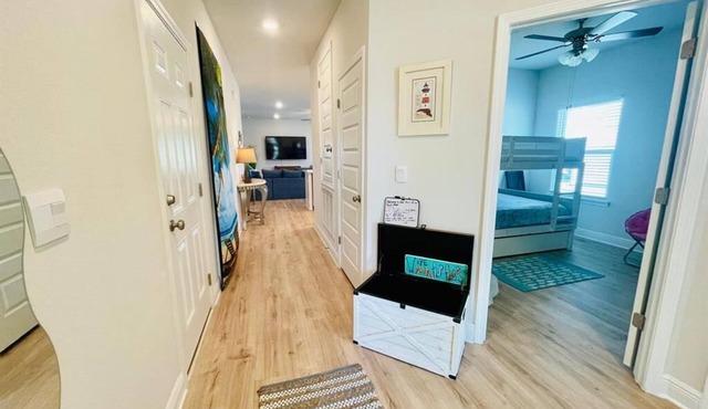 2-bedr duplex in Beach Resort. Beaches, 2 community pools, fire pit, pets, more!