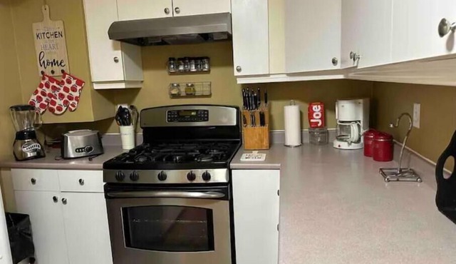 2 BEDR00M APT-Etobicoke-Spacious & Bright
