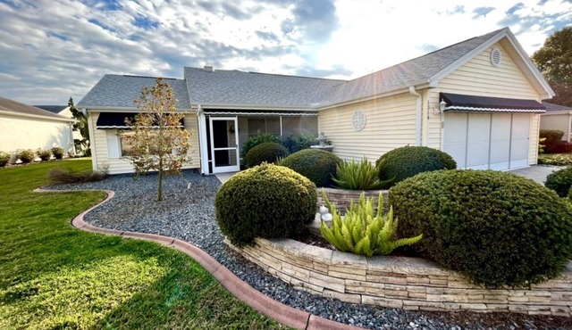 2 bedrm, den, 2 living rms, 2 baths, near Spanish Springs, golf cart included,