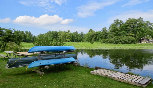 2 BEDRM WATERFRONT COTTAGE, CANOE, KAYAKS, WIFI